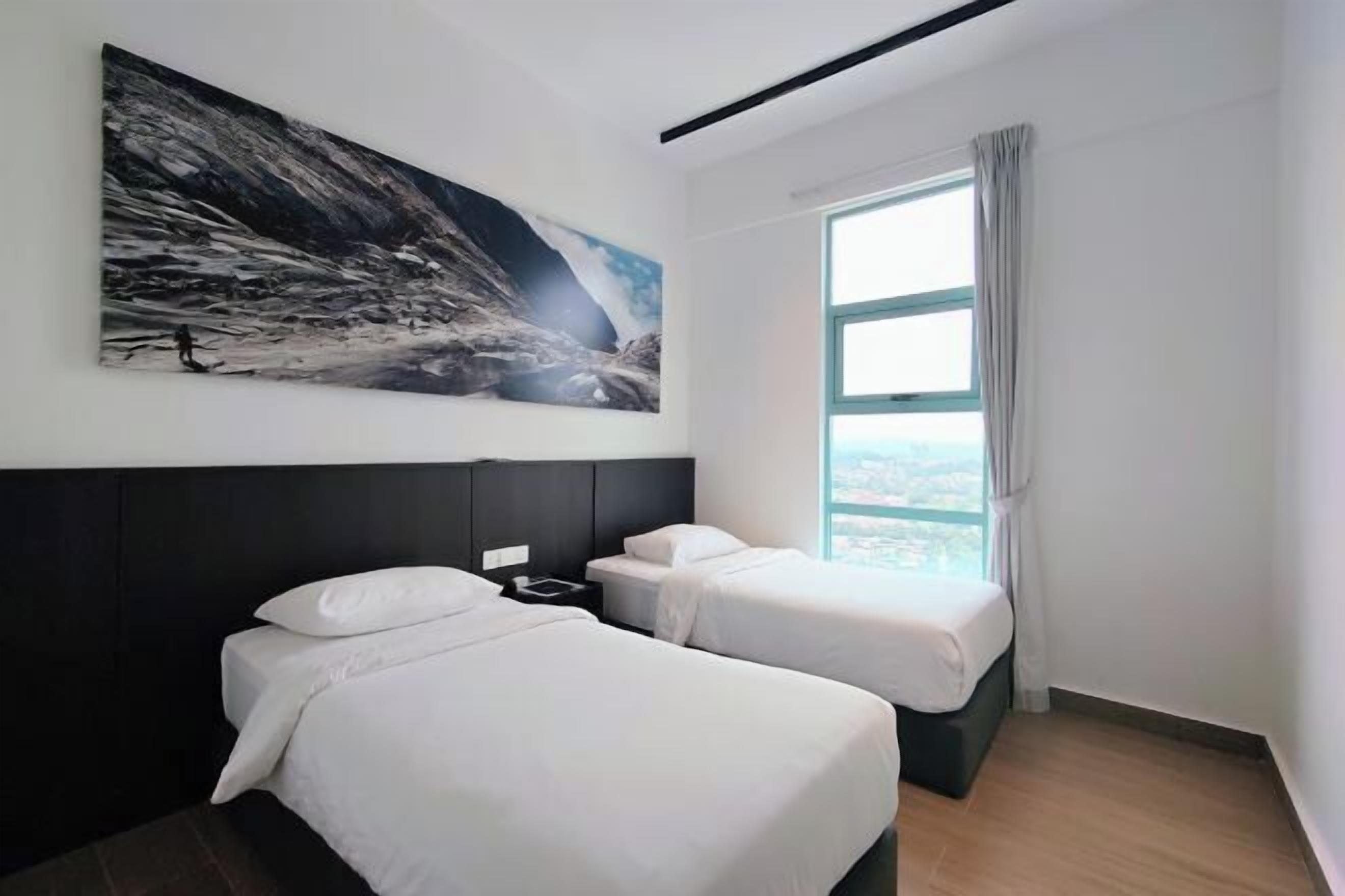 Blackout drapes, free WiFi, bed sheets