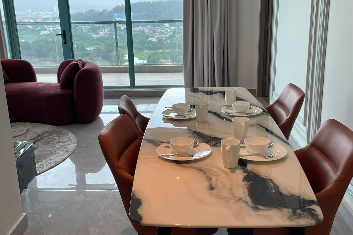 Premier-Suite, 2 Schlafzimmer, Balkon, Meerblick | Wohnbereich