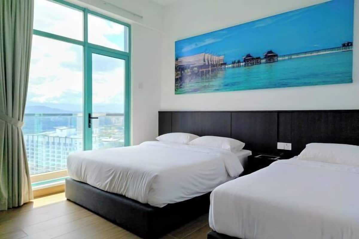 Blackout drapes, free WiFi, bed sheets