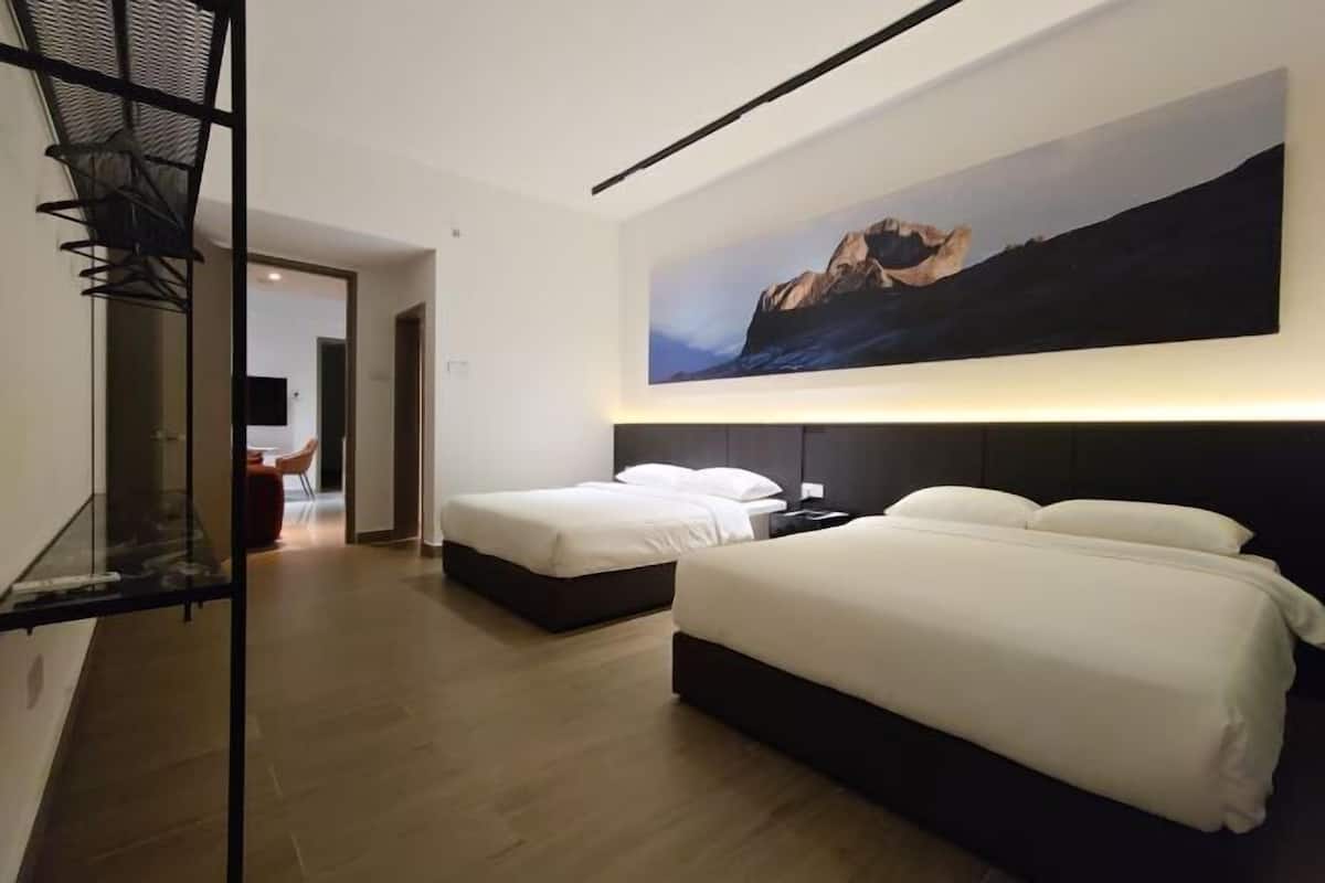 Blackout drapes, free WiFi, bed sheets