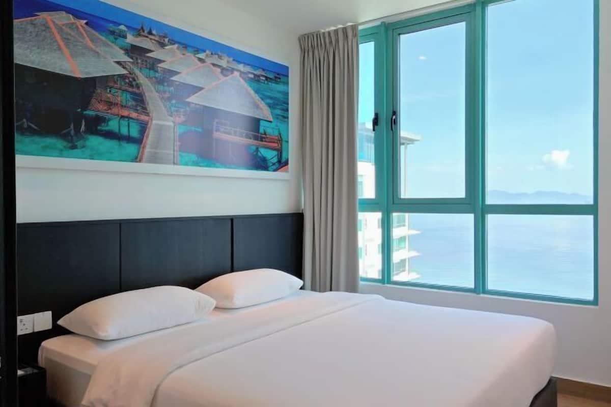 Blackout drapes, free WiFi, bed sheets