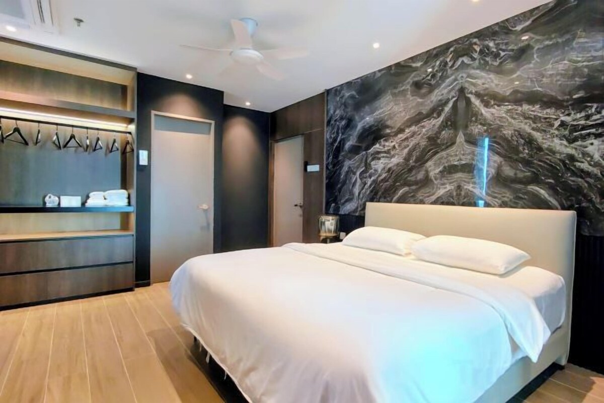 Blackout drapes, WiFi (free), bed sheets