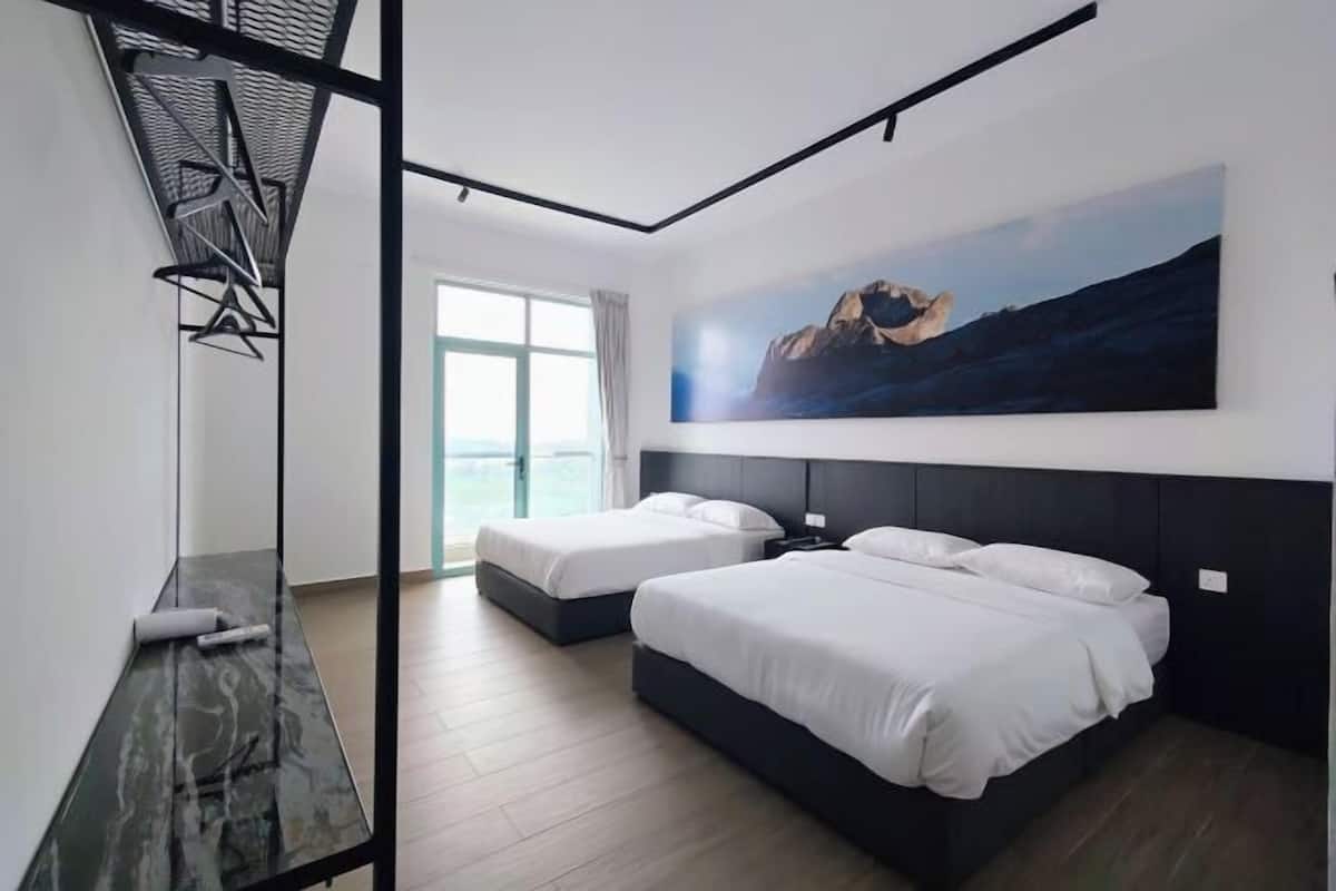 Blackout drapes, free WiFi, bed sheets