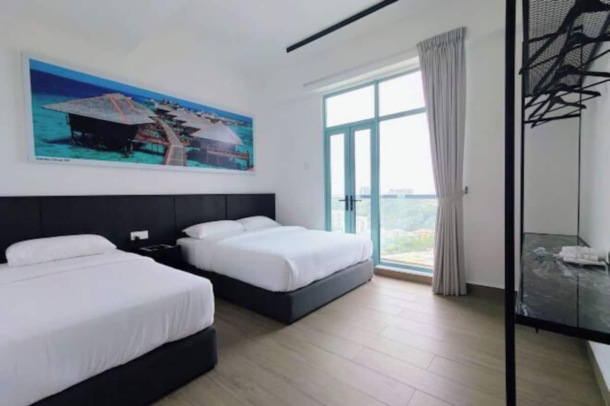 Blackout drapes, free WiFi, bed sheets