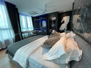 Presidential Duplex, Multiple Beds, Balcony, Sea View | 1 bedroom, individually decorated, individually furnished