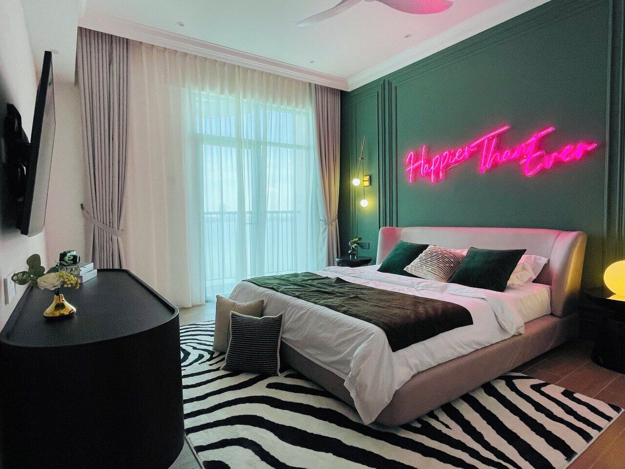 Deluxe Suite, 2 Bedrooms, Balcony, Sea View | Blackout drapes, free WiFi, bed sheets