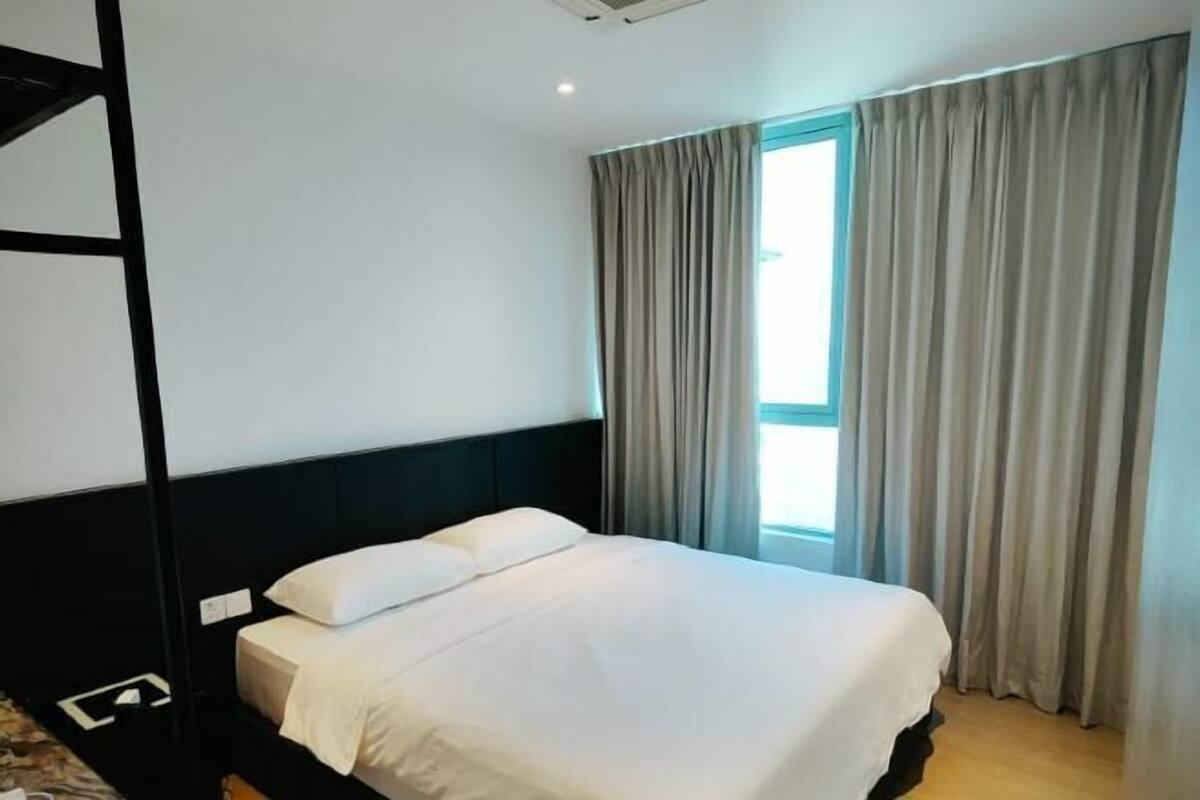 1 bedroom, individually decorated, individually furnished