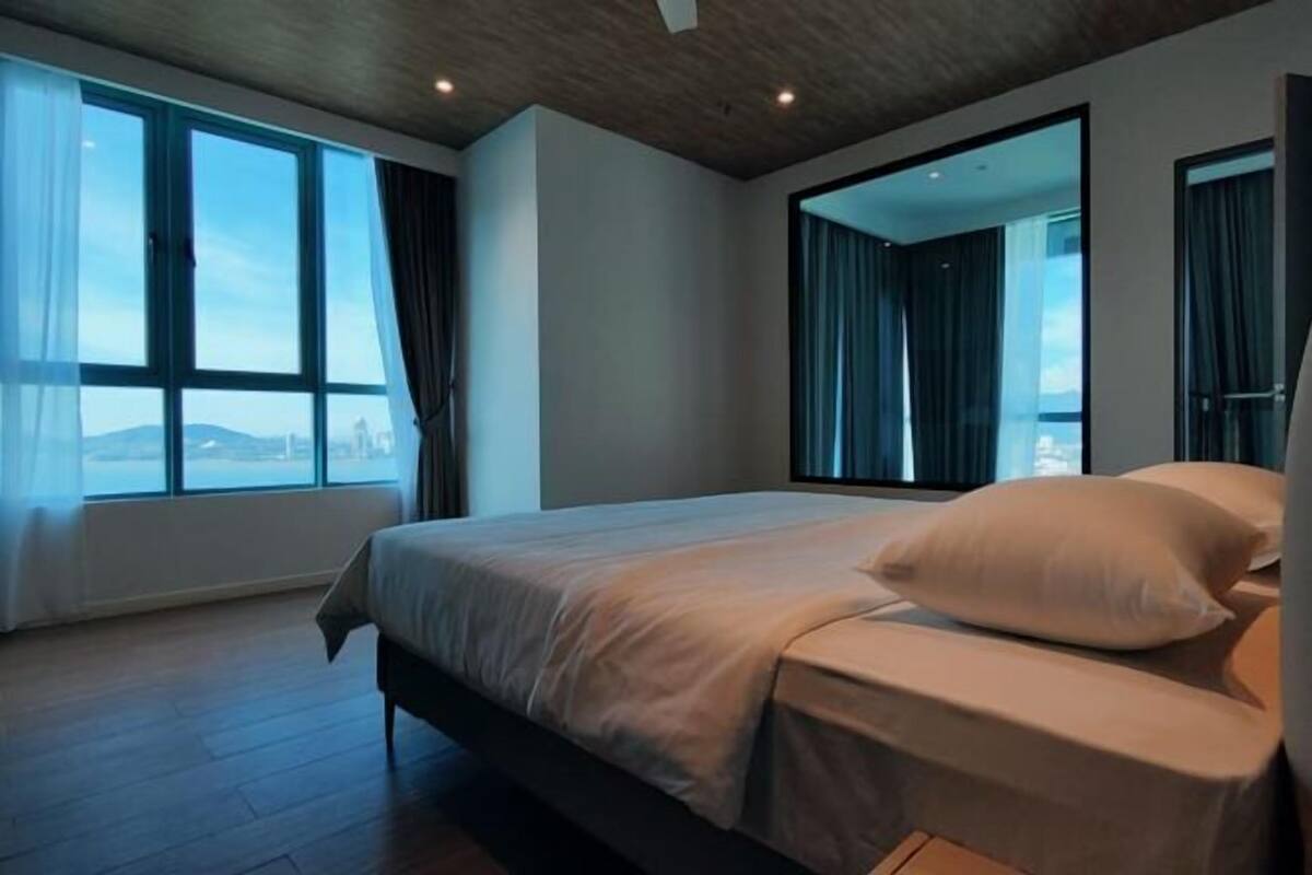 1 bedroom, individually decorated, individually furnished