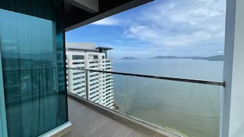 Premier suite, 2 slaapkamers, balkon, uitzicht op zee | Balkon