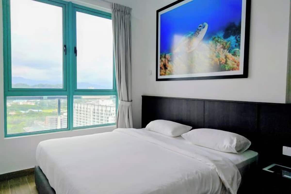 Blackout drapes, free WiFi, bed sheets