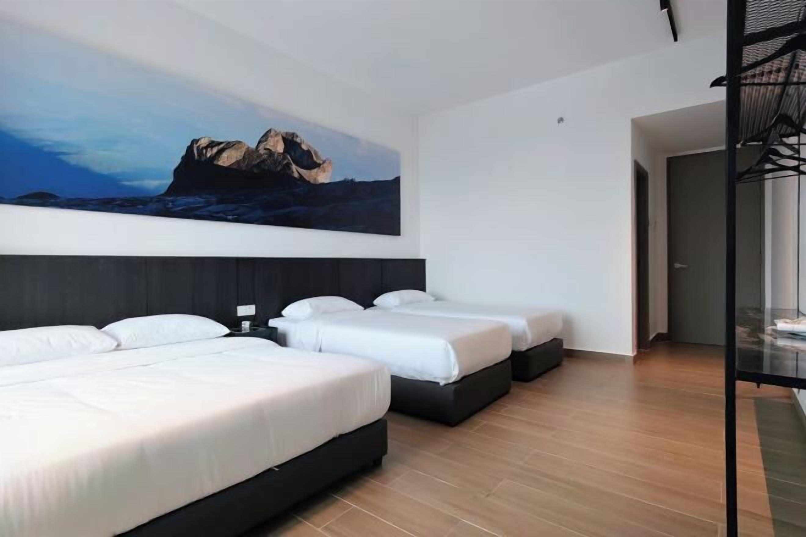 Blackout drapes, free WiFi, bed sheets