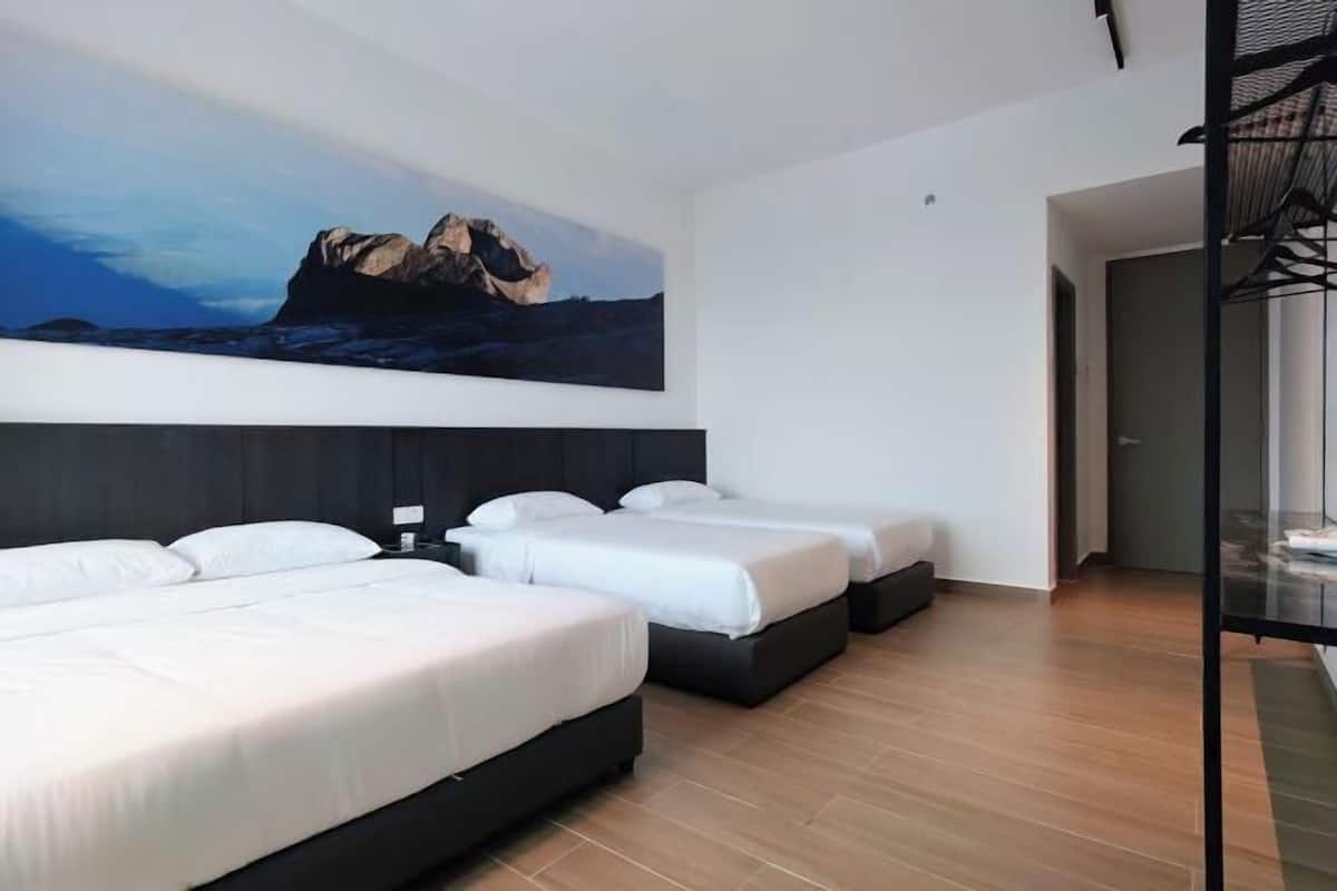 Blackout drapes, free WiFi, bed sheets