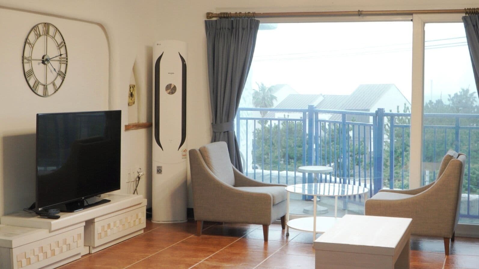 Signature Suite, Kitchen, Ocean View | Living area | 40-inch TV with cable channels, heated floors