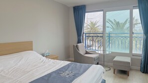 Premium bedding, blackout drapes, free WiFi - Sweet Stay (Seogwipo)