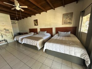 Basic Triple Room | Free WiFi, bed sheets - Hotel Villa Vitta (Bahia de los Angeles)