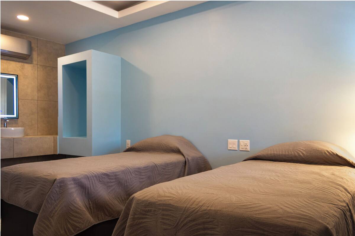 Twin Room | Free WiFi, bed sheets