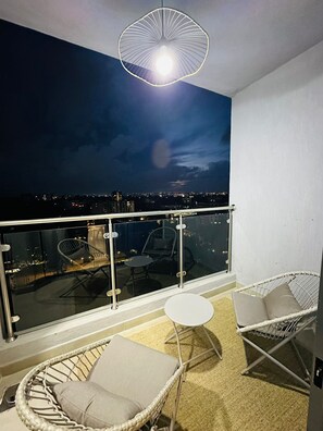 Property grounds - Charming 2-bedroom apartment in delightful Nairobi with fitness room, WiFi (Nairobi)