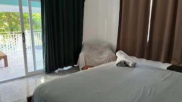 5 habitaciones, tabla de planchar con plancha, wifi y ropa de cama