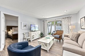 Smart TV - The Seagull Suite – A Quiet Getaway steps from Siesta Key Beach & Pet Friendly! (Siesta Key)