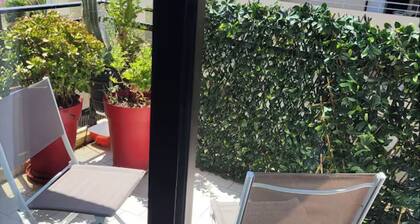 2 Bed Perfect Location w Parking in Beaulieu