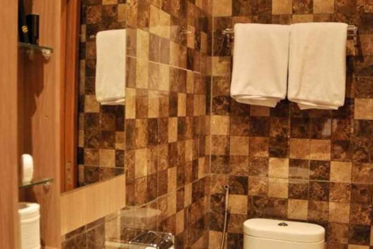 Free toiletries, bidet