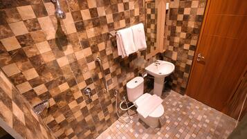 Free toiletries, bidet
