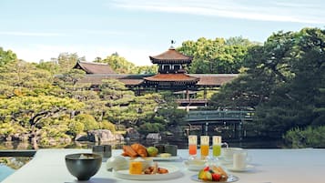 Daily continental breakfast (JPY 5990 per person)