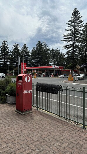 المنطقة المحيطة بالمنشأة