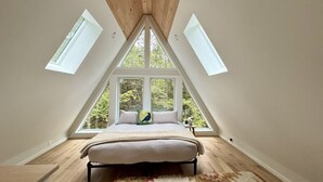 Room - Chickadee A-Frame on Private Road (Freeport)
