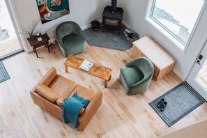 Smart-TV, Kamin, Stereoanlage