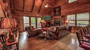 智能电视、壁炉、电子游戏