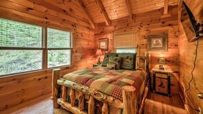 4 bedrooms, iron/ironing board, free WiFi, bed sheets - Lakeview Lodge- Pet Friendly | Mtn and Lake Views | Pool Table (Blue Ridge)