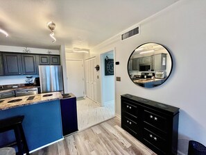 Kylskåp, mikrovågsugn, ugn och spishäll