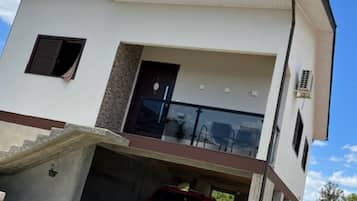 Fachada da propriedade