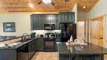 Frigorífic, microones, forn i placa de cuina