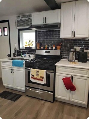 Mikrobølgeovn, ovn og kokeplater