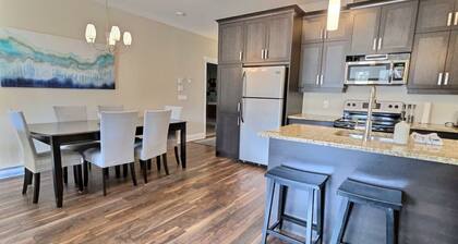 LE CHAMPLAIN CONDO 104, in BROMONT, View on the Pool and Mountain, CITQ#248205