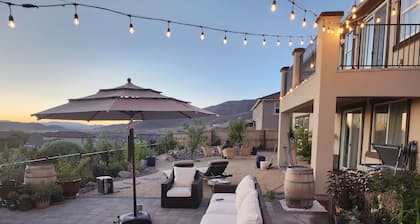 Views, Views, Views.Beautiful 2800 sqft 30 mins to Tahoe large backyard.