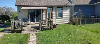 Cozy lakefront cottage. It’s a perfect getaway for a couple or a small family.