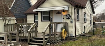 Cozy lakefront cottage. It’s a perfect getaway for a couple or a small family.