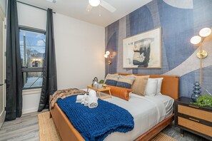 2 habitaciones, tabla de planchar con plancha y cuna de viaje 