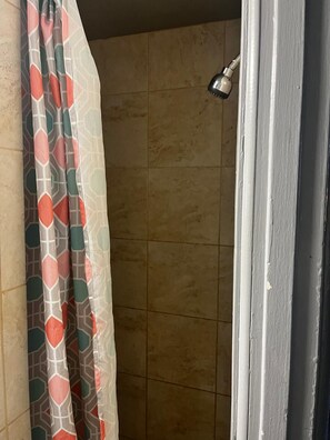 Double Room | Bathroom | Towels, toilet paper - American Inn (Sacramento)