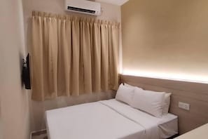 Room - Eighteen Guesthouse (Kuala Kuantan)