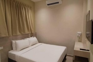 Room - Eighteen Guesthouse (Kuala Kuantan)