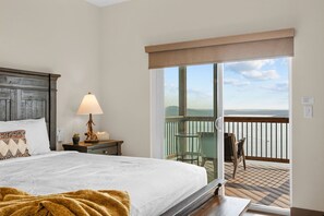 8 bedrooms, iron/ironing board, free WiFi, bed sheets - Luxury 8BR Table Rock Lake Lodge • Swim Spa • Sleeps 21 (Kimberling City)