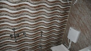 Quarto casal superluxo | Banheiro | Chuveiro, produtos de toalete grátis