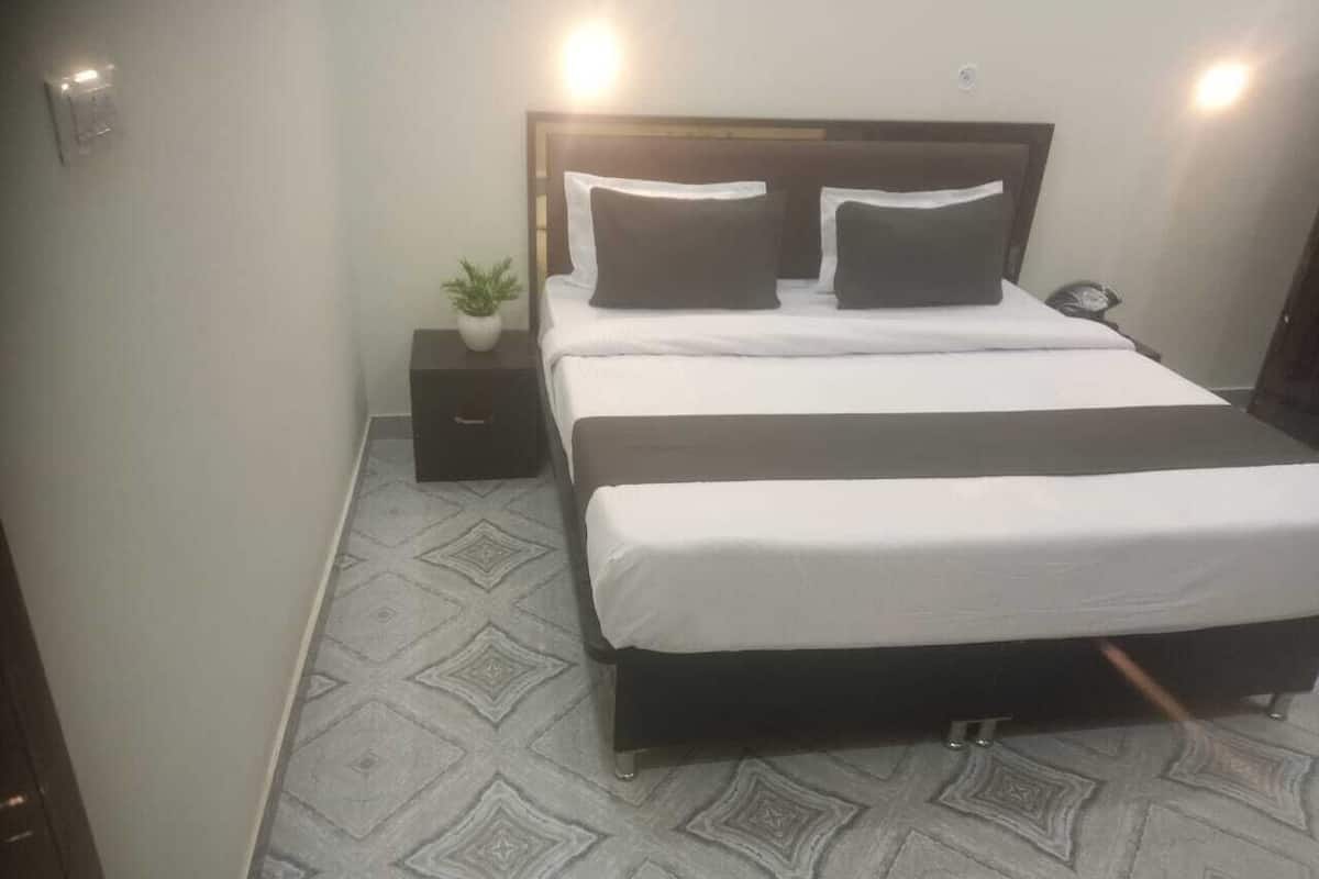 Luxury Double Room | Desk, laptop workspace, WiFi (free)