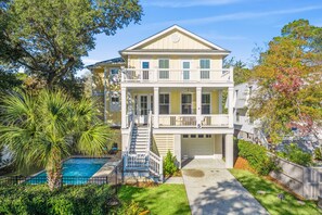 Exterior - Experience luxury at 5 Periwinkle Lane, with private pool and a 5-minute walk to the beach! (Hilton Head Island)