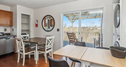 Rainbow Ranch: Family Friendly 4 Bedroom in Lovely Williamstown, 5 min to ARK!