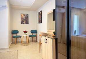 Phòng đôi Deluxe, ban công, quang cảnh thành phố | Két bảo mật tại phòng, phòng cách âm, bàn ủi/dụng cụ ủi quần áo 